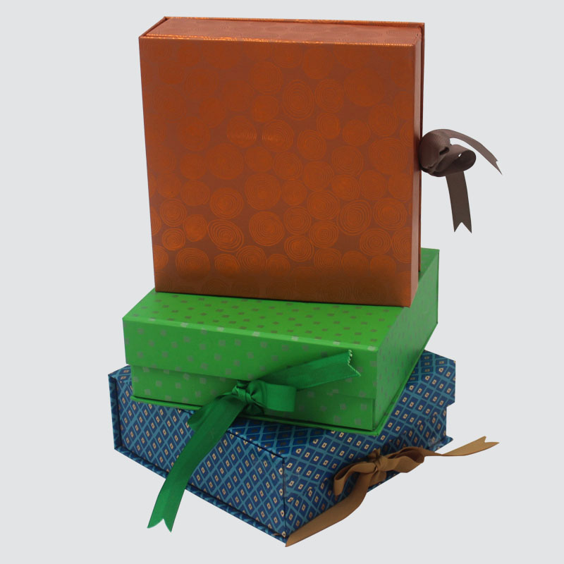 Boîte de cadeaux facile à plier, bougie, bougie, ruban chocolat, jolie boîte.
